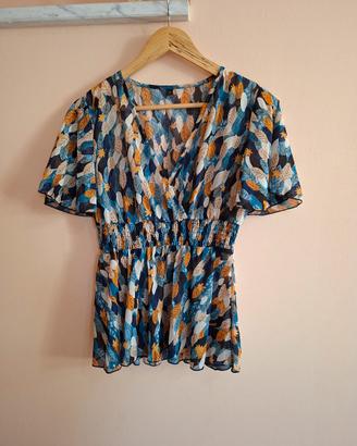 Blusa a fantasia con scollo a V