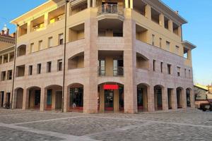 Attività / Licenza di 380 m² con 1 locale a Verucc