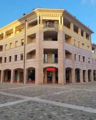 Attività / Licenza di 380 m² con 1 locale a Verucc