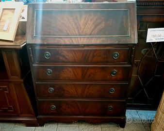 Secretaire con anta a ribalta