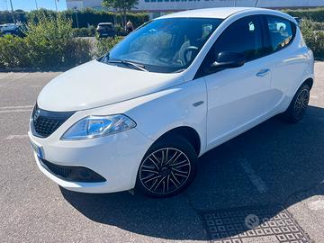 Lancia Ypsilon FireFly 1.0 5P Hybrid S&S Silver