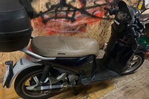 Aprilia scarabeo 200 2010