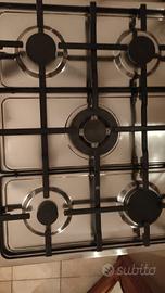 cucina con forno in acciaio Ariston e lavastovigli