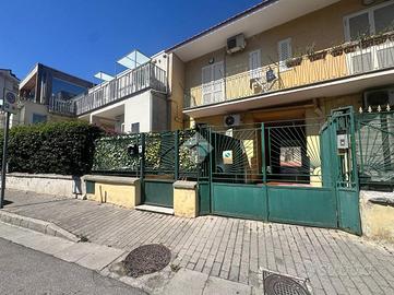 2 LOCALI A AVERSA