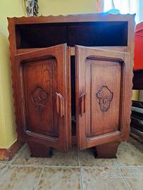 Mobiletto in Legno Massello con intagli artigianal