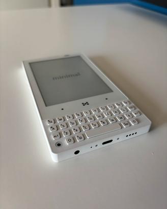 The Minimal Phone MP01