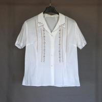 Camicia bianca con ricami anni '50