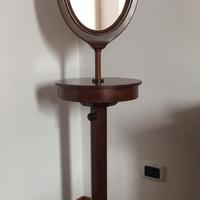 Antico mobiletto toilette da barba con specchio