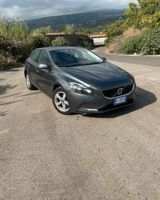 Volvo v40 d2 2014