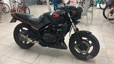 Honda vf500f estetica modificata