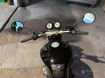 moto naked