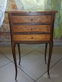 TAVOLINO PORTAOGGETTI 