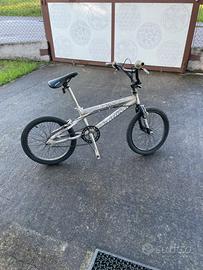 Bici bmx molto leggera