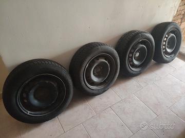 Cerchi con gomme invernali