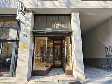 NEGOZIO - Viale R. Sanzio 4