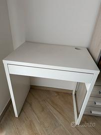 Scrivania bianca