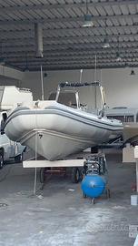 Gommone 8mt 200cv perfetto e completo di tutto