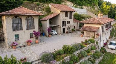 Rustico / Casale di 205 m² con più di 5 locali e b