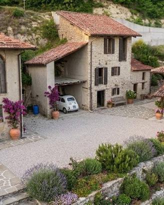 Rustico / Casale di 205 m² con più di 5 locali e b
