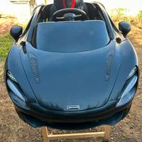 Auto elettrica per bambini, modello McLaren 720S