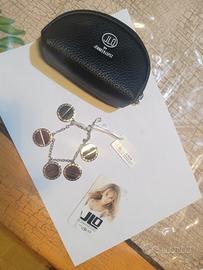 Set collana e bracciale con pochette. Nuovi 
