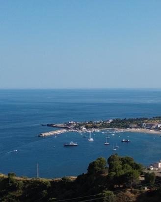 Terreno 7.000 mq con prefabbricato, Mare-Etna