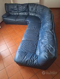 DIVANO IN PELLE ANGOLARE BLU  ca. 280x230 cm