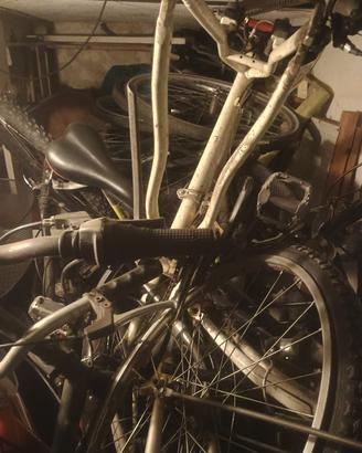 stock di biciclette da sistemare 