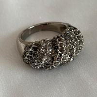 Anello a torchon con brillantini bianchi e neri