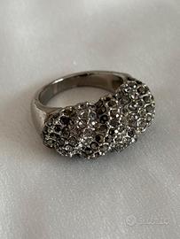 Anello a torchon con brillantini bianchi e neri