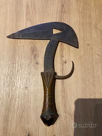 Antico coltello da lancio africano