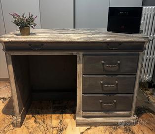 Scrivania in stile shabby chic 