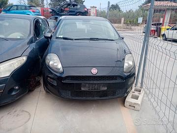 (INCIDENTATA) FIAT PUNTO 2016 muso porte ricambi #