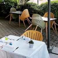 Tavoli e sedie da esterno per locale pubblico
