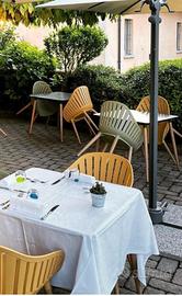 Tavoli e sedie da esterno per locale pubblico