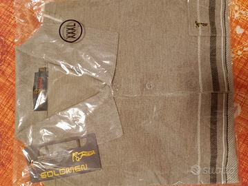 maglietta colore grigio chiaro con taschina