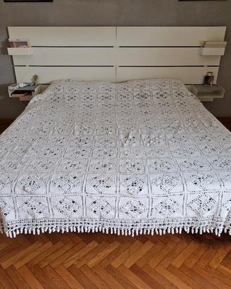 Coperta all'uncinetto fatta a mano