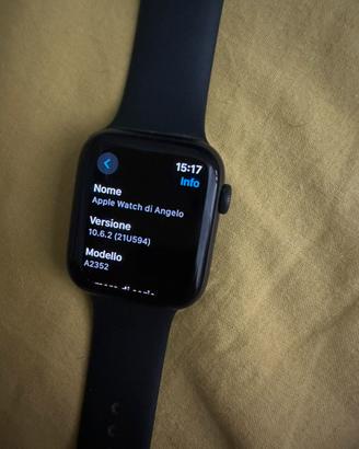 Apple Watch SE con cassa da 44 mm