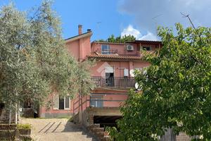 PORZIONE DI BIFAMILIARE A FABRICA DI ROMA