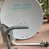 parabola + illuminatore + staffa ancoraggio