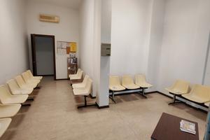 MAERNE-NEG./UFF. vetrinato al PT, ampio parcheggio