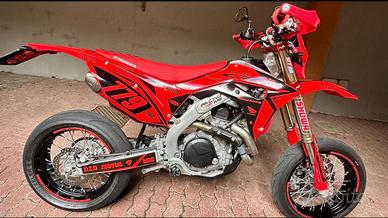 HONDA CRF 450 R con allestimento SUPERMOTO