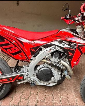 HONDA CRF 450 R con allestimento SUPERMOTO