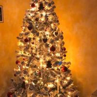albero di natale innevato