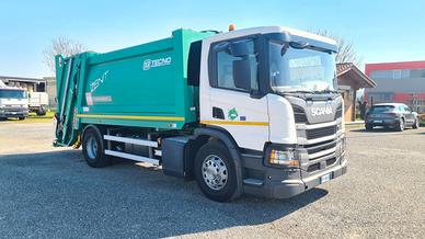 SCANIA P 280 CON COMPATTATORE