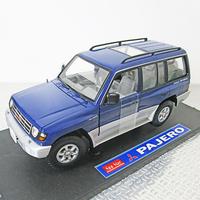 Mitsubishi Pajero modello 1/18 blu
