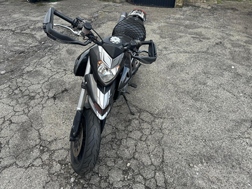 Ducati Hypermotard 796cc (depotenziato per A2)