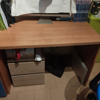 scrivania per  ragazzi