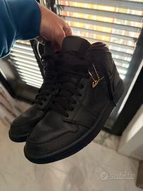 Jordan 1 mid total black