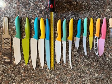 Set da cucina vari colorati 14+1 e grattugia